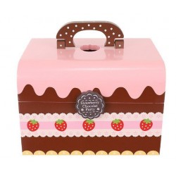 Drewniany kuferek ze słodyczami